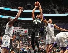 九游体育官方平台-包含NBA季后赛集结日再迎强敌，密尔沃基雄鹿调整名单，主帅态度——媒体盛赞，更衣室氛围转暖的词条