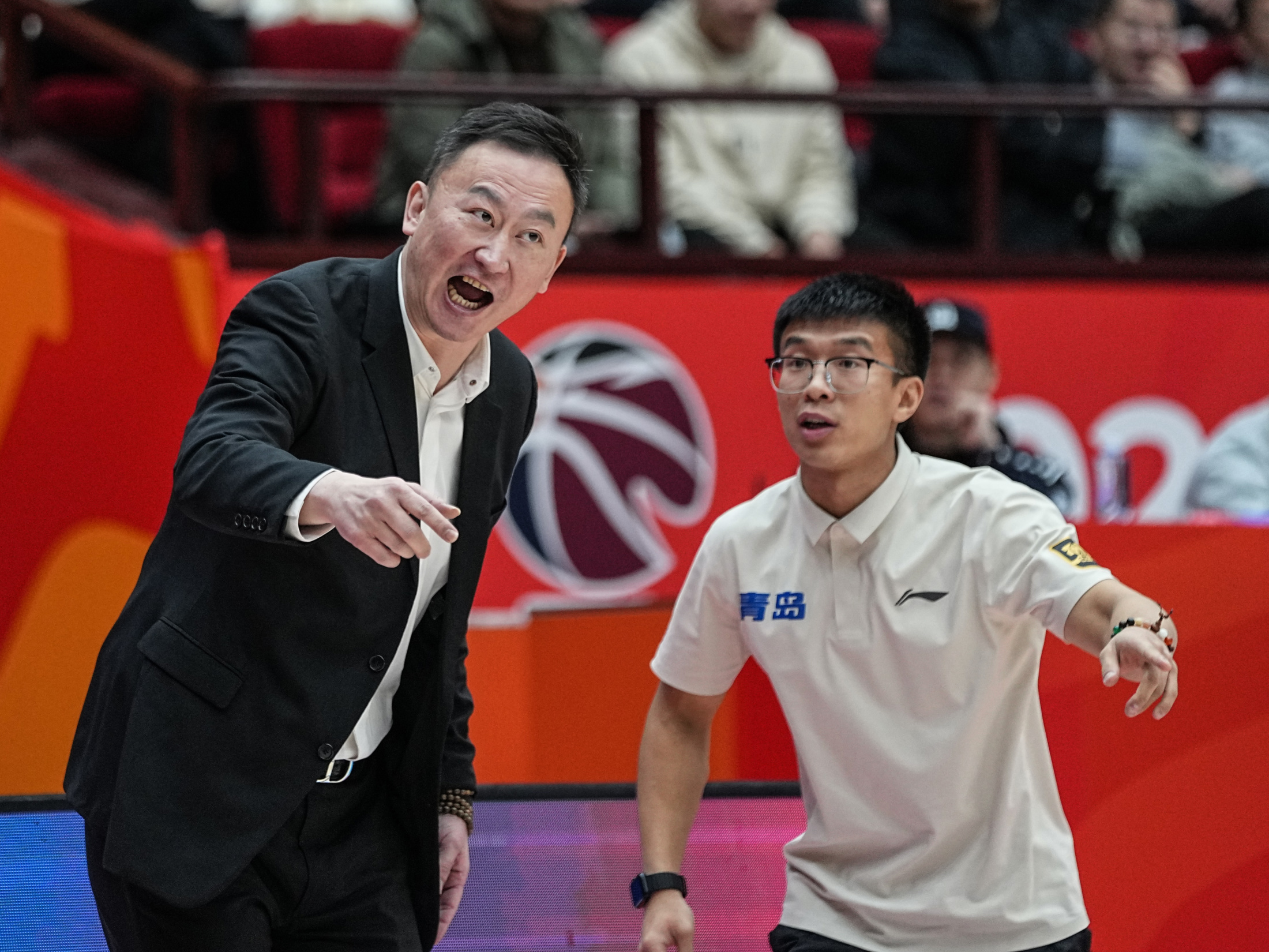 重磅！今晚CBA常规赛传出新动向转会期阿森纳状态回暖——意甲节点到来，山东男篮窗口期战术微调的简单介绍